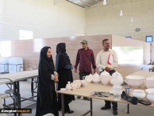 بازدید ریاست  آموزشکده ملی مهارت دختران میبد از کارگاه سرامیک مرکز