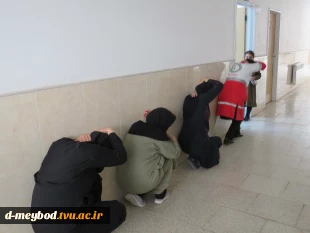 برگزاری مانور پناهگاهی و تخلیه اضطراری در آموزشکده ملی مهارت دختران میبد 9