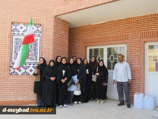برگزاری مراسم بزرگداشت آیین پرچم در آموزشکده ملی مهارت دختران میبد 2
